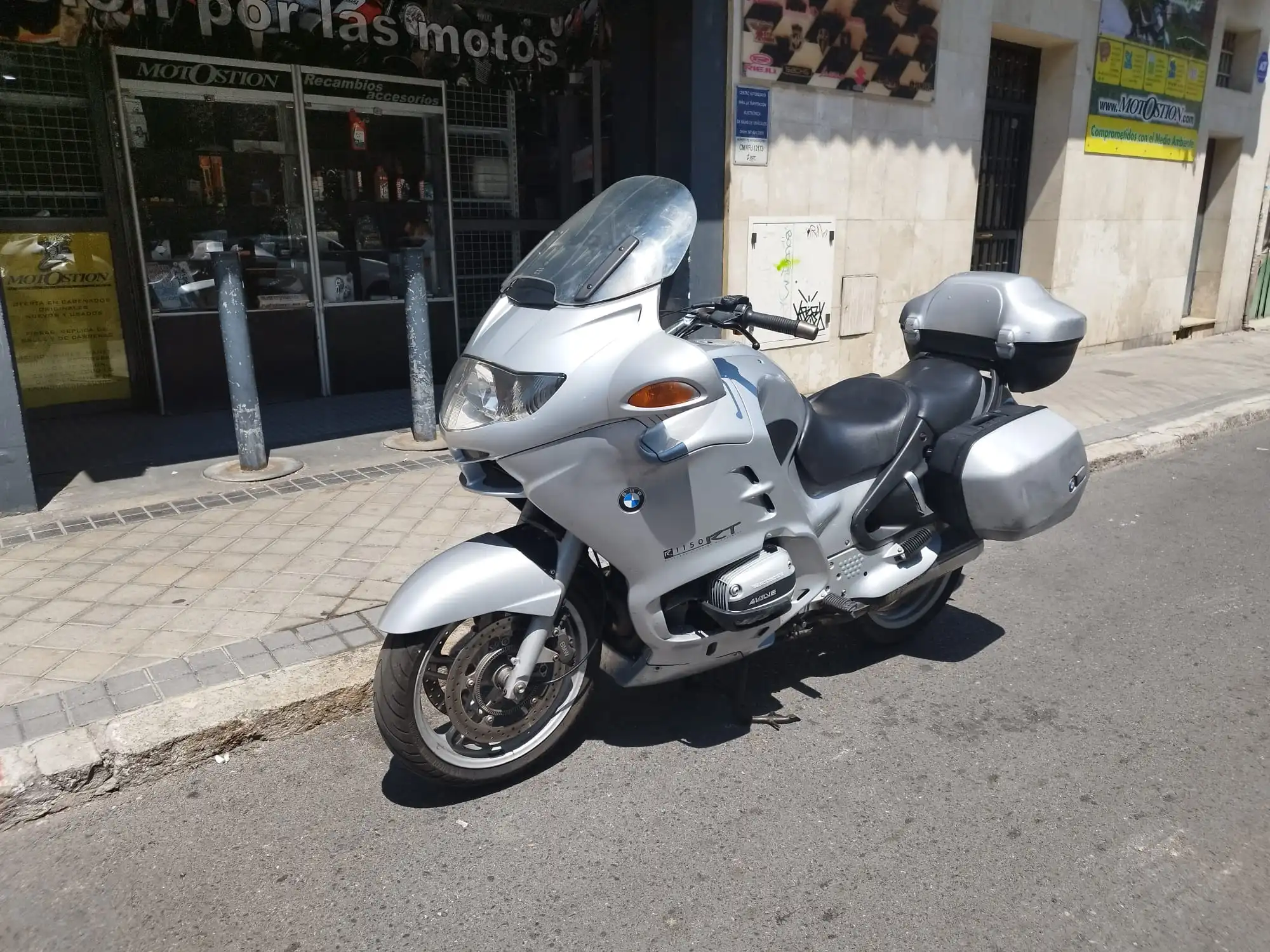
								BMW R1100RT 1999 full									