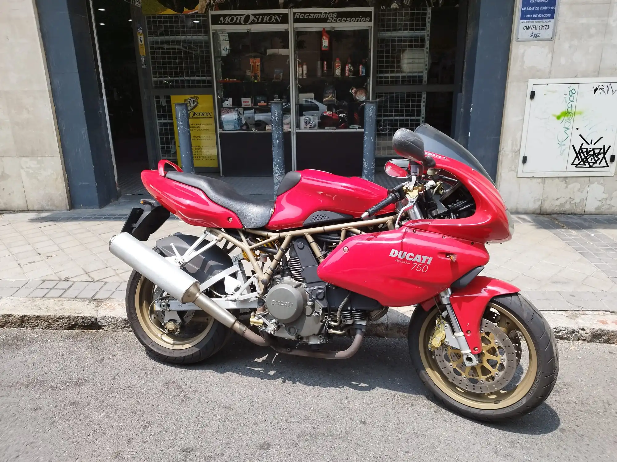 
								Ducati 750SS full									