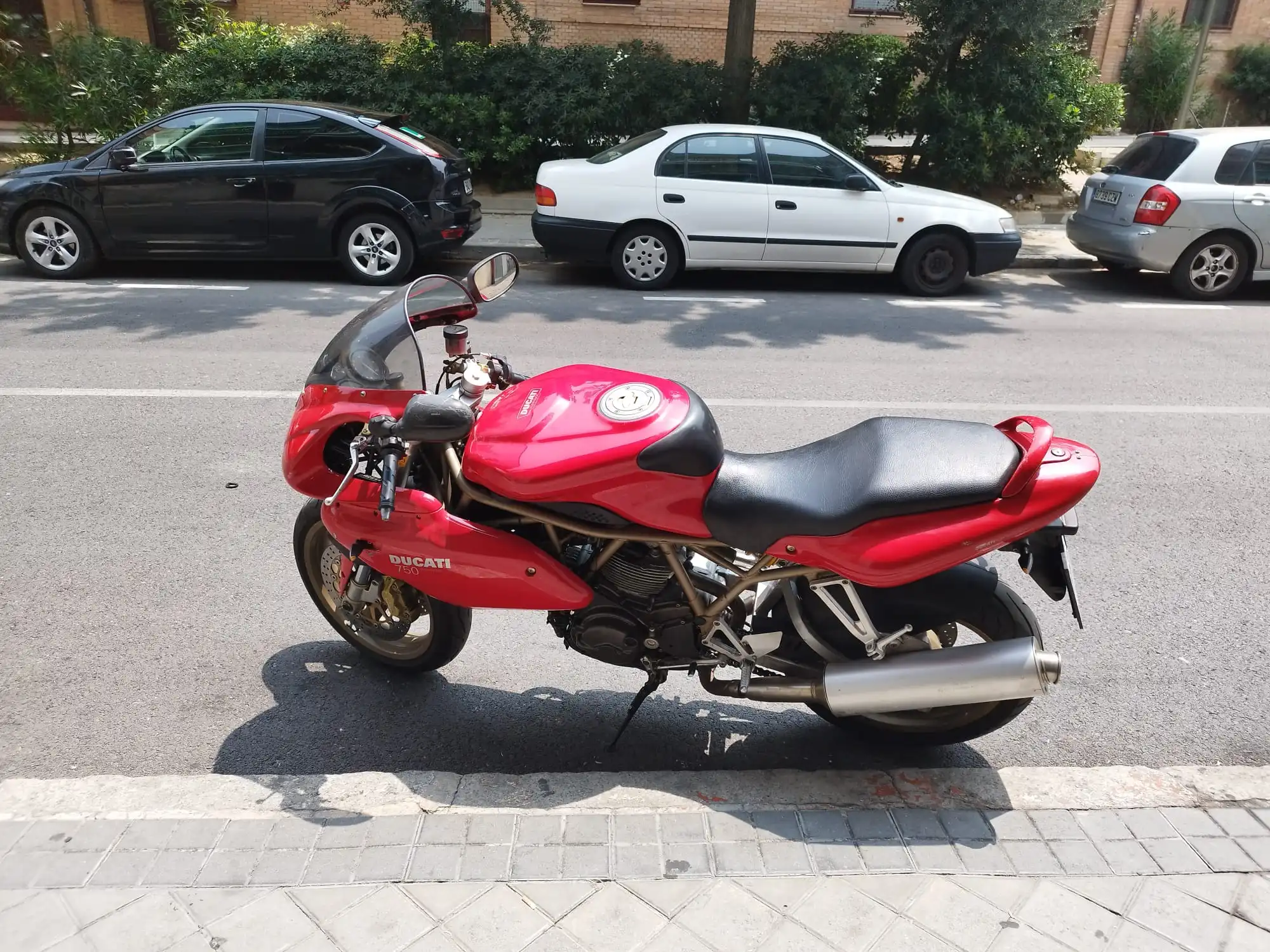 
								Ducati 750SS full									