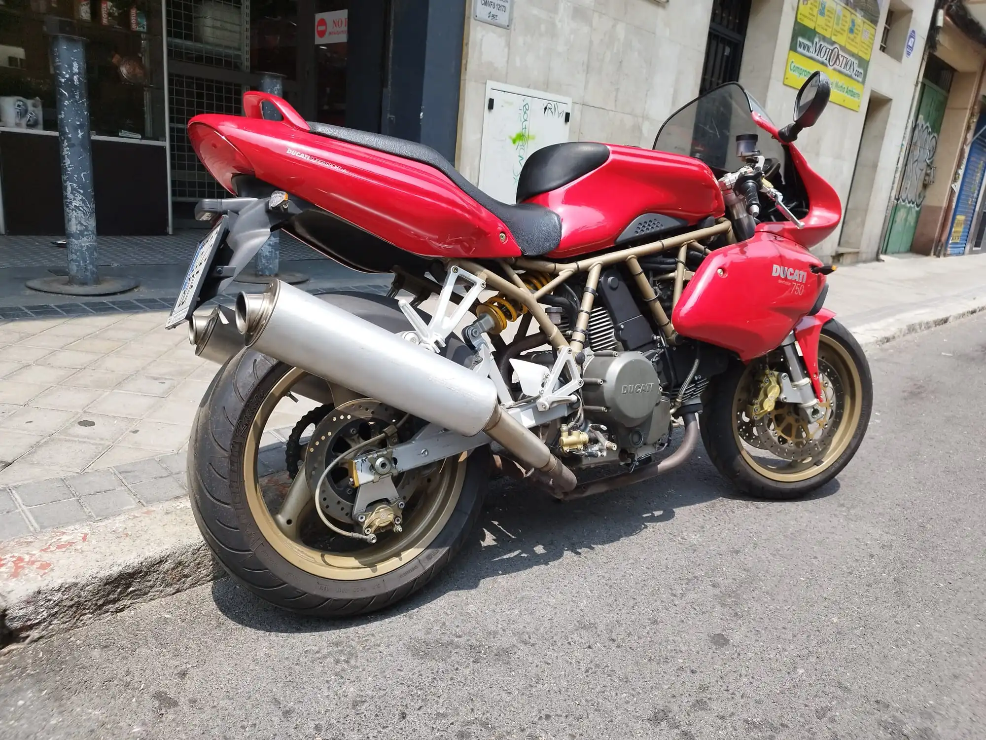 
								Ducati 750SS full									